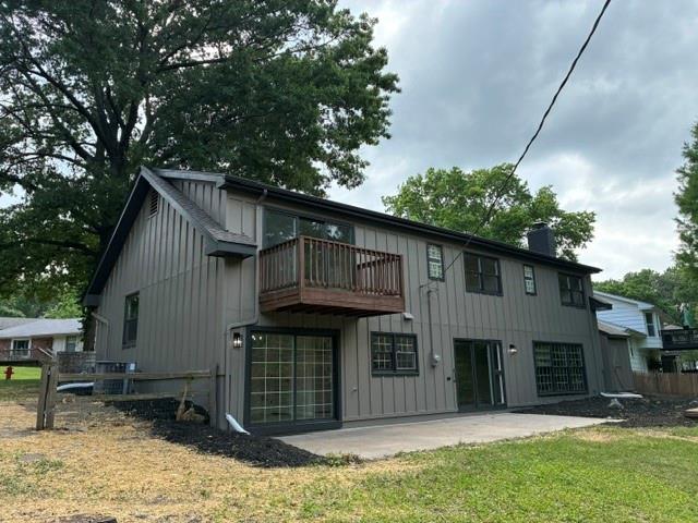 6807 Lakeshore Dr, Raytown, MO 64133