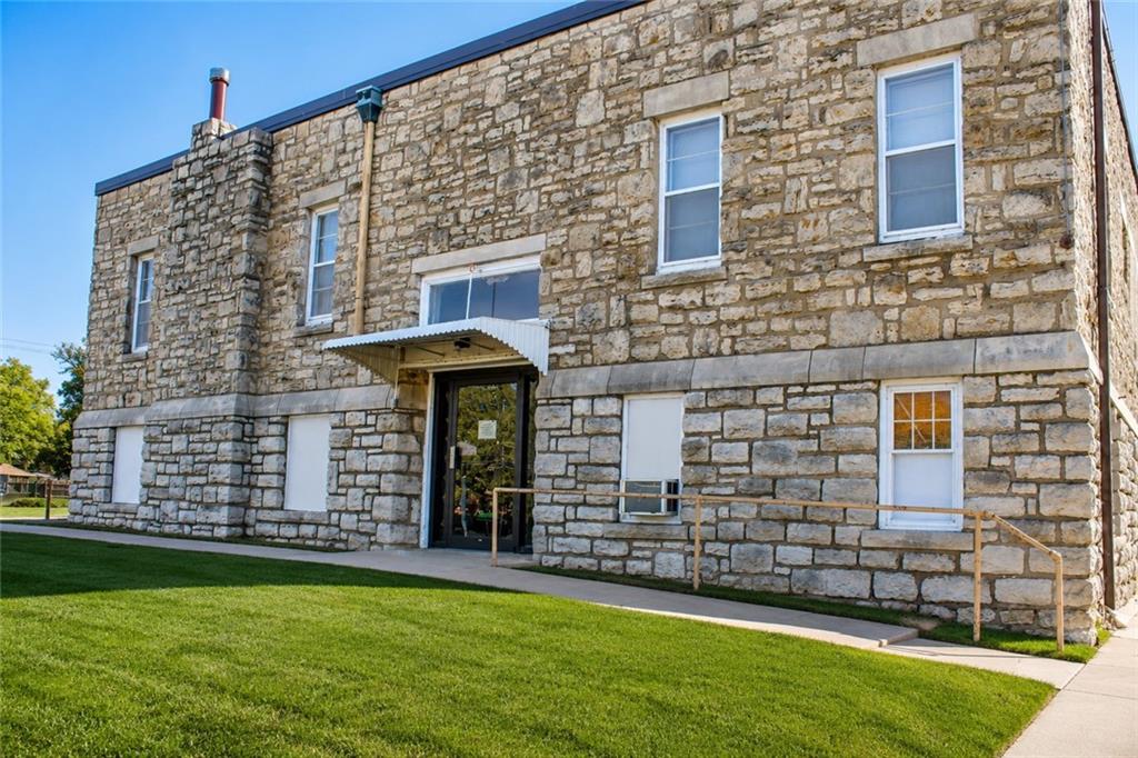 1800 S Northern Blvd, Independence, MO 64052