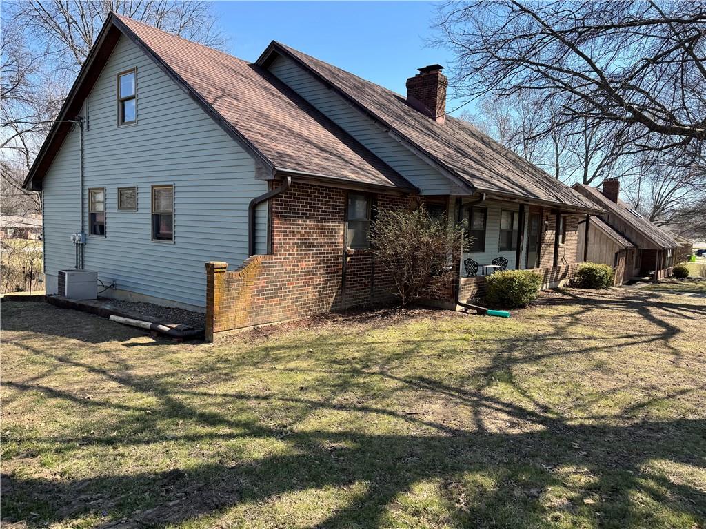 2200 Twin Oaks Dr, Harrisonville, MO 64701