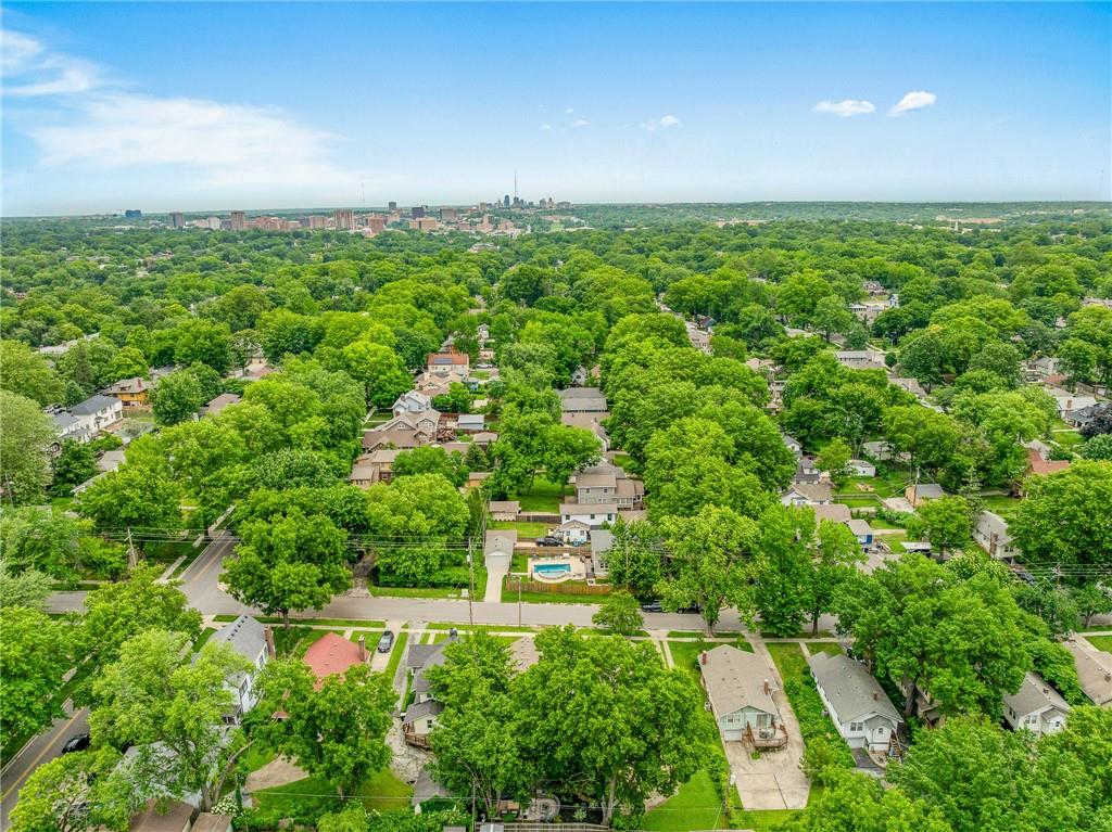 415 E 61st St, Kansas City, MO 64110