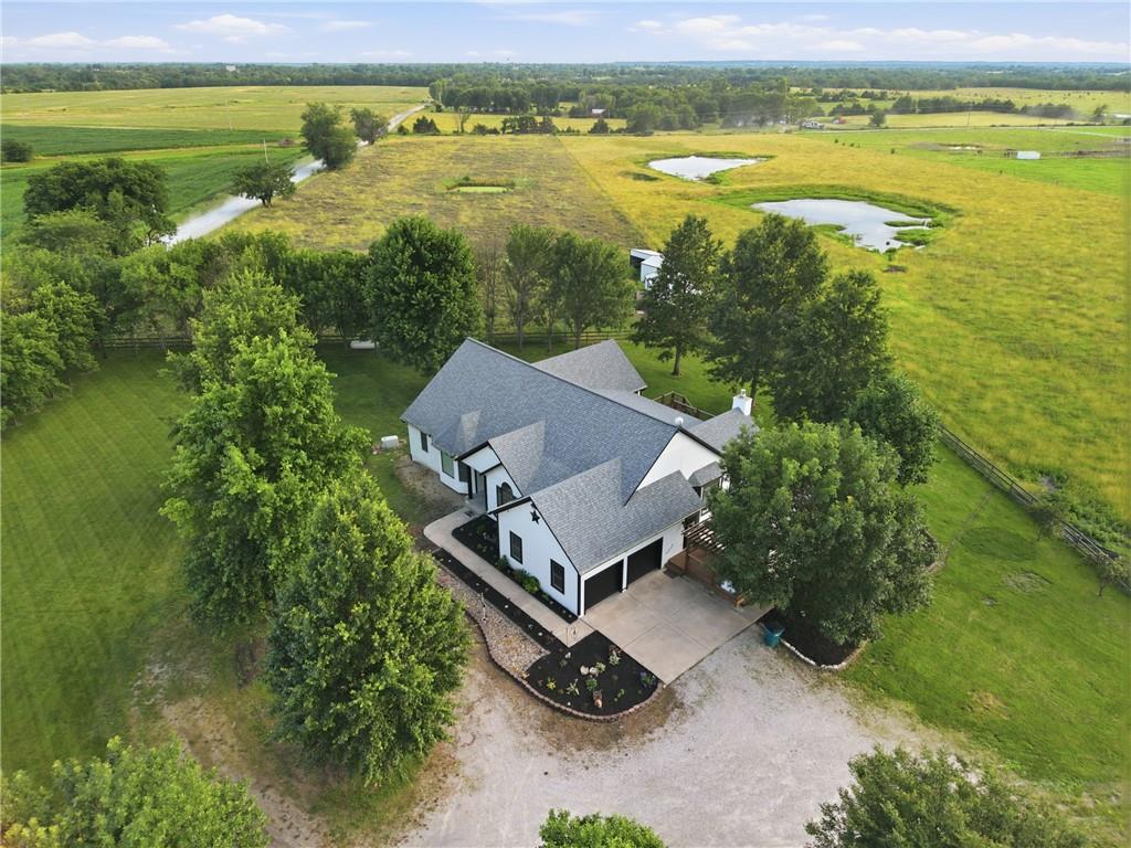 31700 Osawatomie Rd, Paola, KS 66071