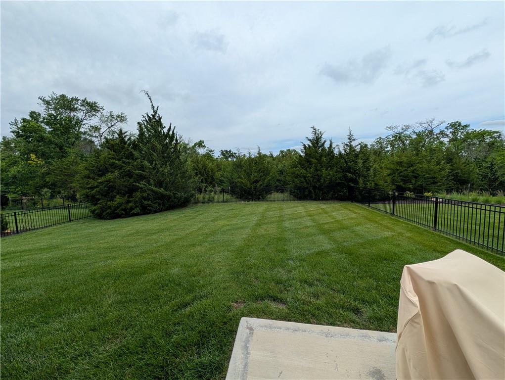 22076 W 93rd Ter, Lenexa, KS 66220
