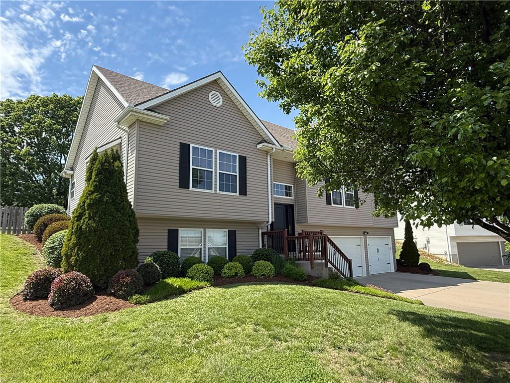 27175 Webster Ct, Weston, MO 64098