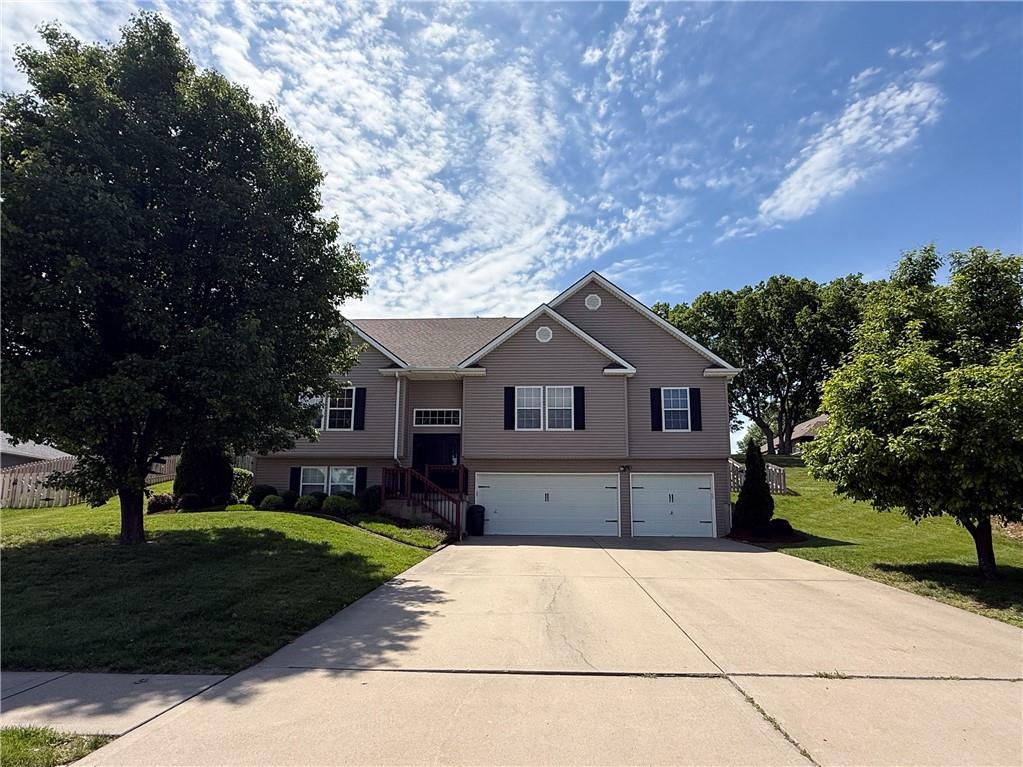 27175 Webster Ct, Weston, MO 64098