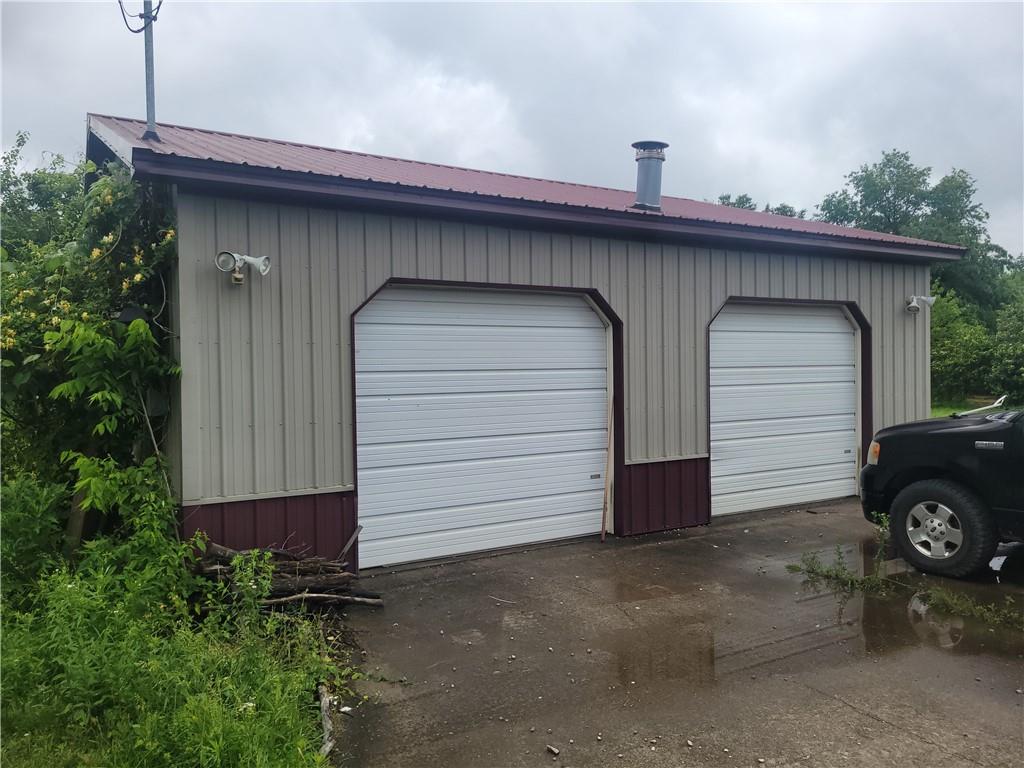 126 S 200th St, Girard, KS 66743