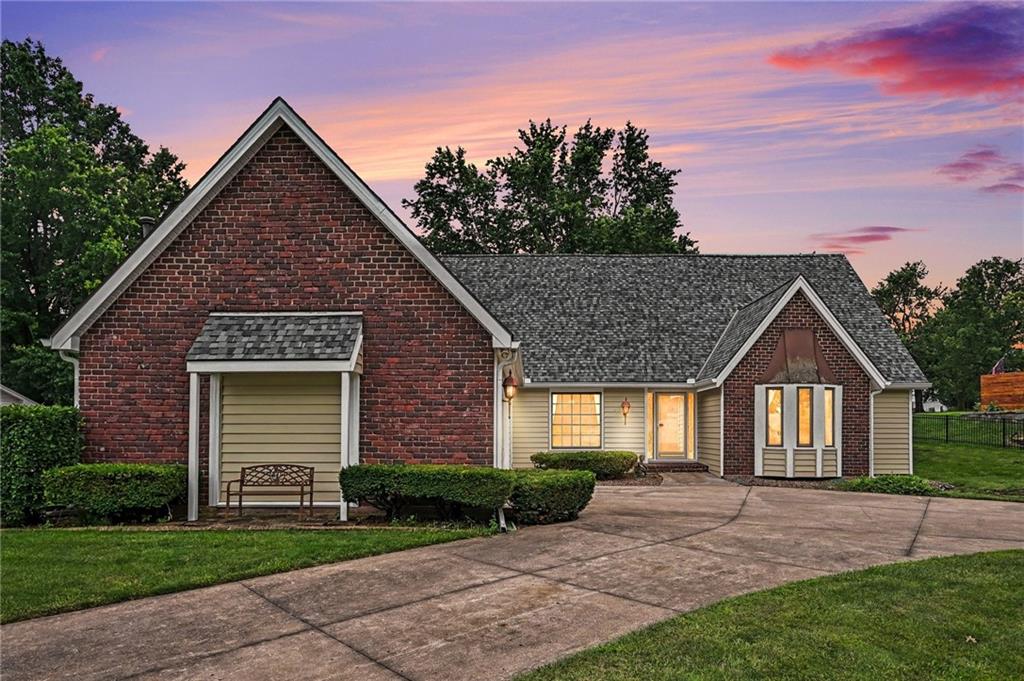 9711 Betsy Ross Ln, Liberty, MO 64068