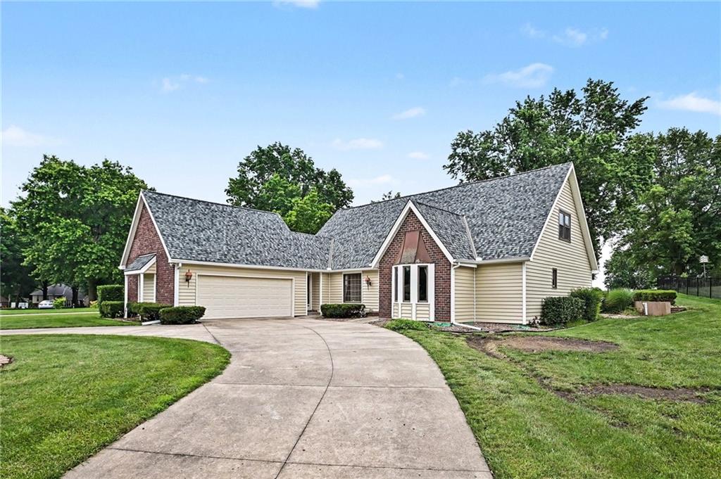 9711 Betsy Ross Ln, Liberty, MO 64068