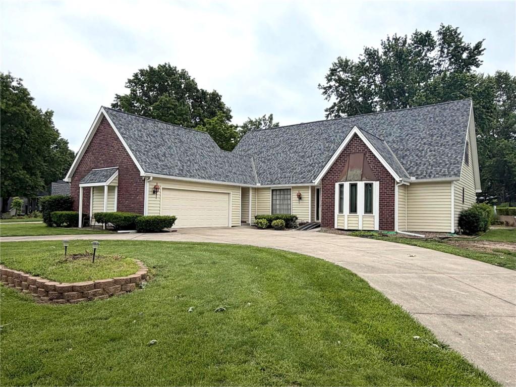 9711 Betsy Ross Ln, Liberty, MO 64068