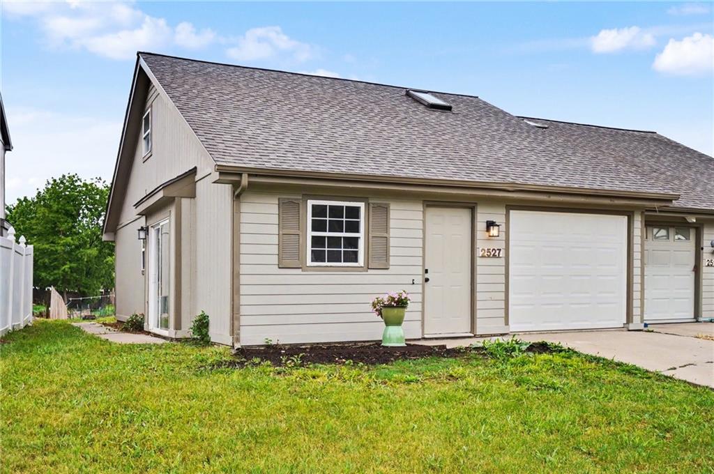 2527 Morningside Dr, Lawrence, KS 66047