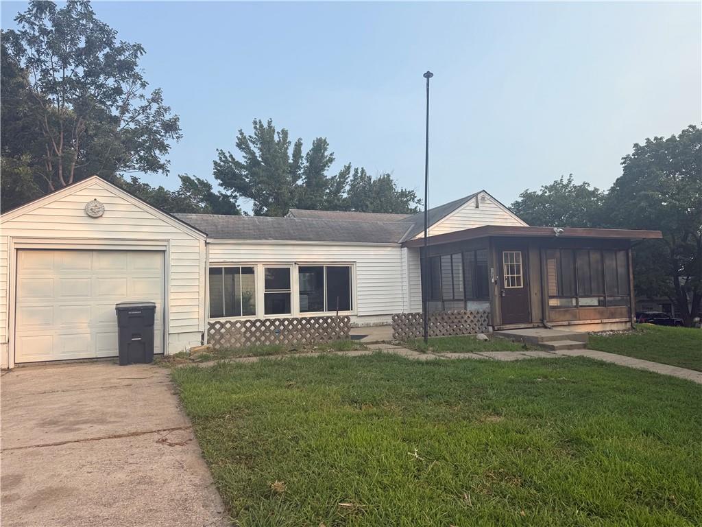 1325 NE Marvin Ct, Kansas City, MO 64118