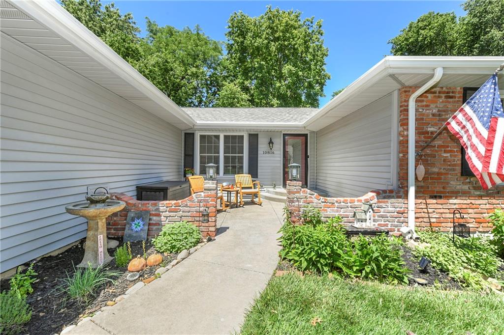 10816 W 54th St, Shawnee, KS 66203