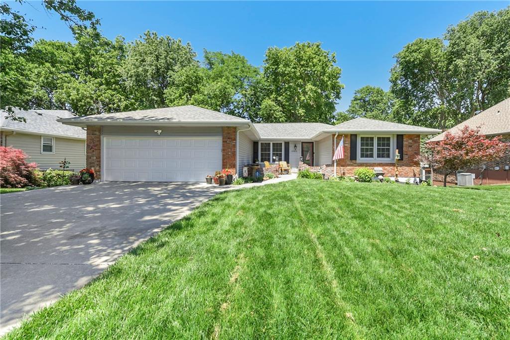 10816 W 54th St, Shawnee, KS 66203