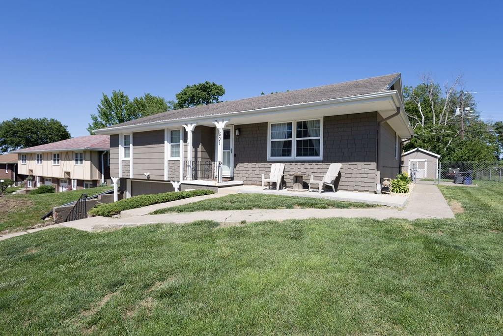1501 Tamara Dr, St Joseph, MO 64506