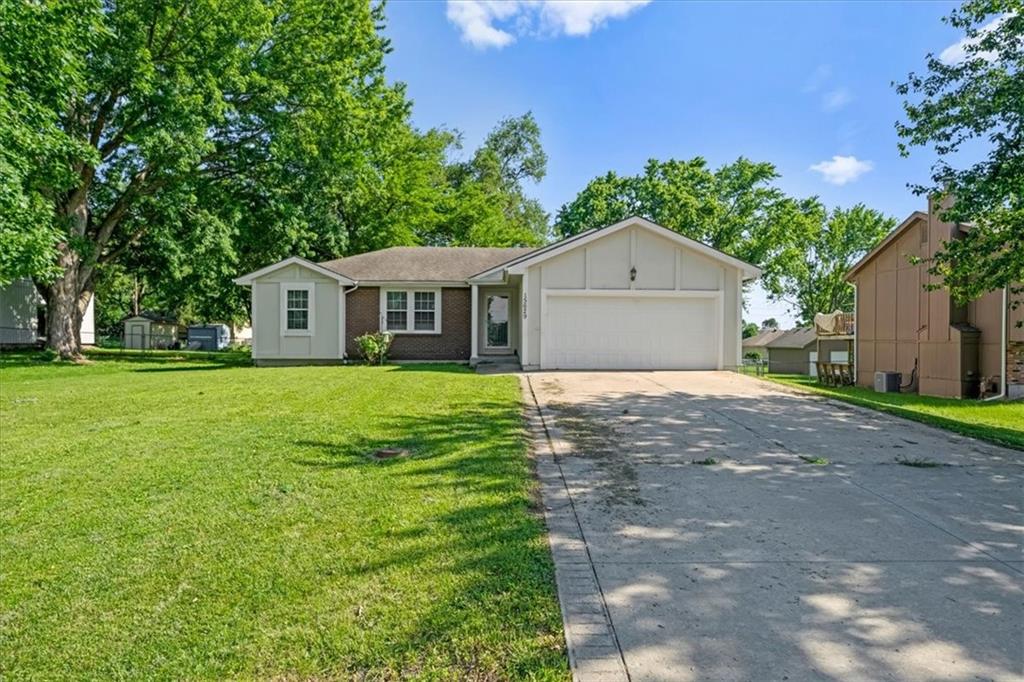 15629 Klamm St, Basehor, KS 66007