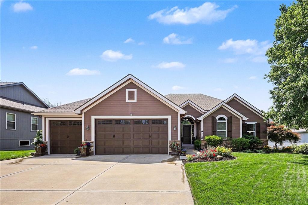 19710 NE 197th Ter, Smithville, MO 64089
