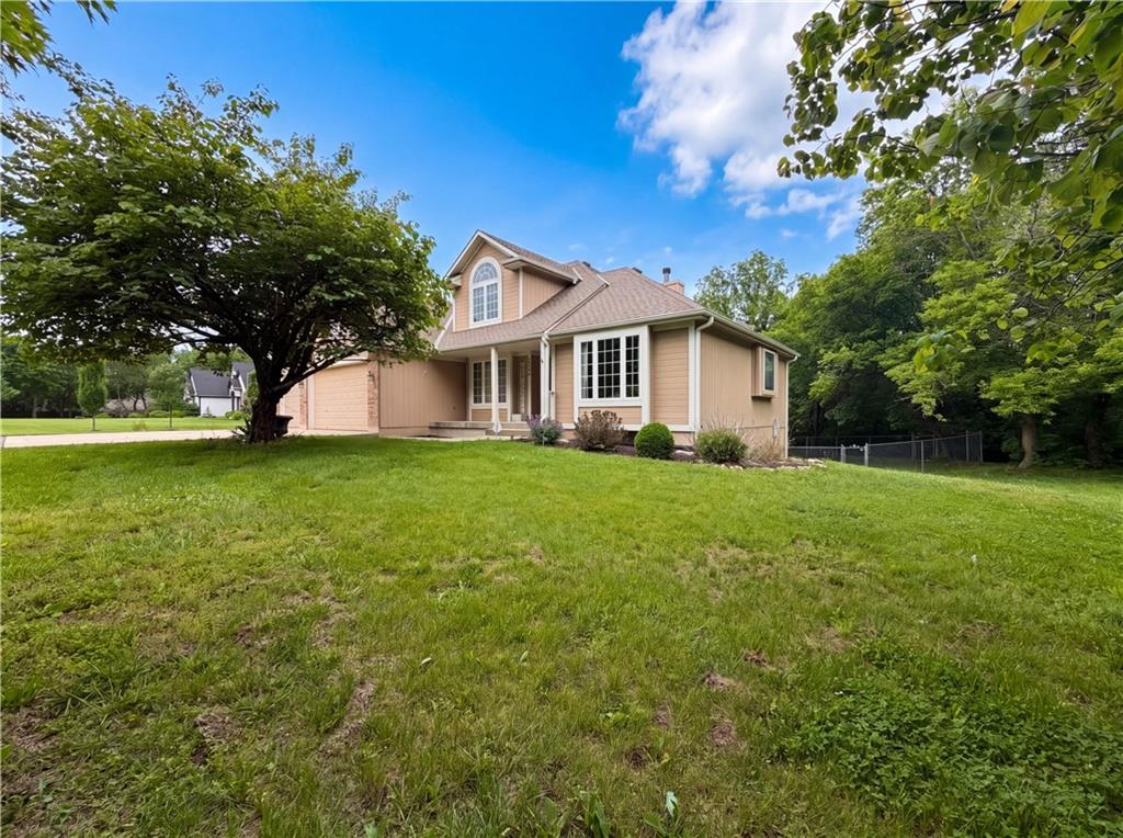 23612 S Lucille Ln, Peculiar, MO 64078