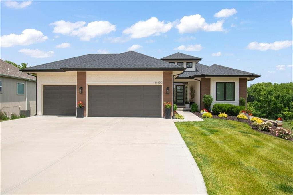 14450 Aurora Ln, Basehor, KS 66007