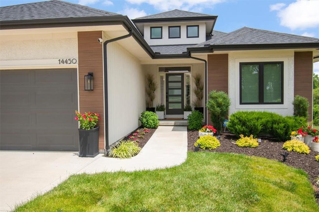 14450 Aurora Ln, Basehor, KS 66007