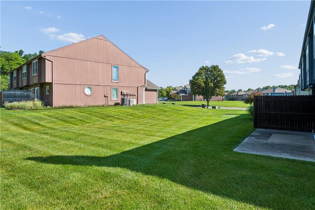 5542 NW Moonlight Meadow Dr, Lee's Summit, MO 64064