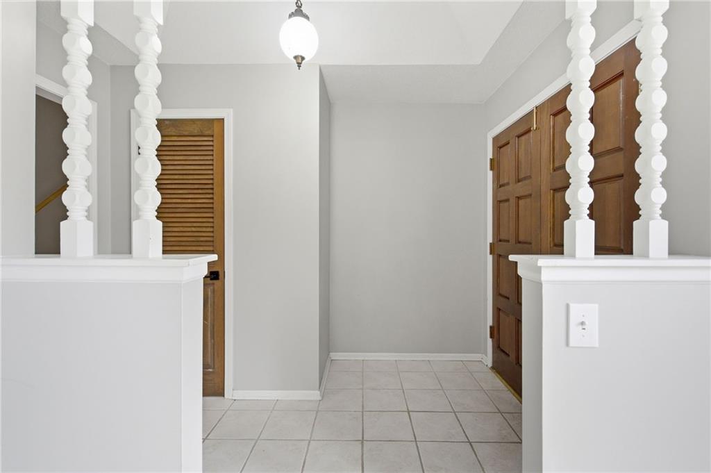 7822 Westgate Dr, Lenexa, KS 66216