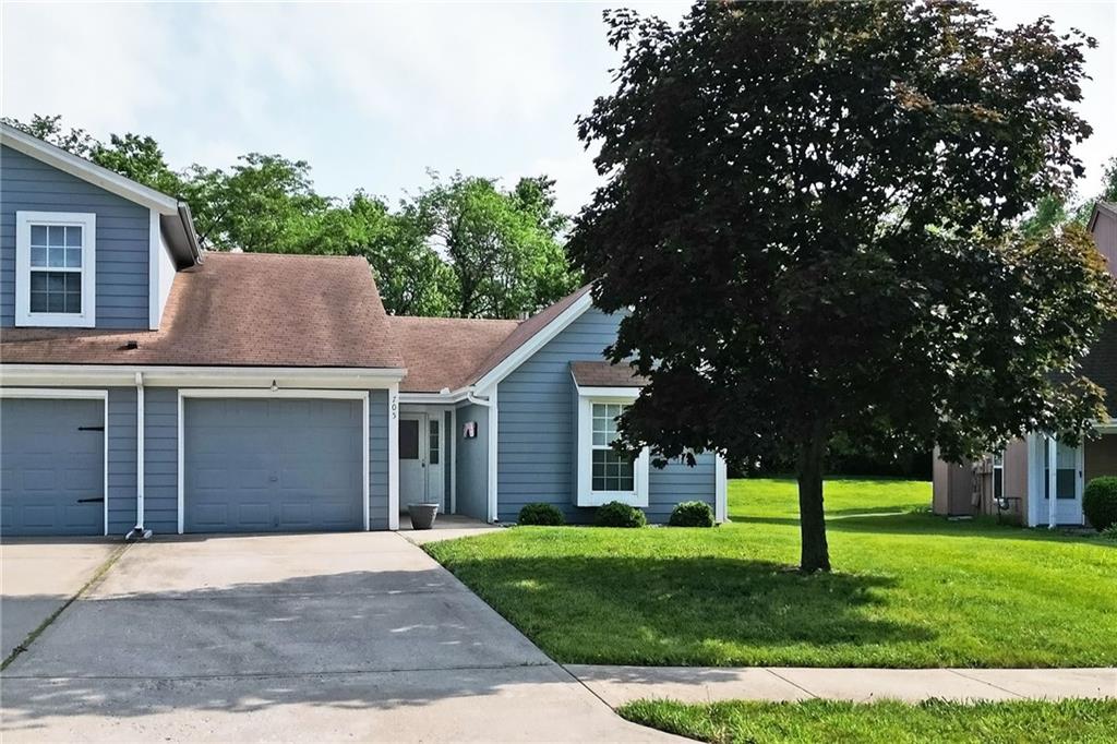 705 NE Swann Cir, Lee's Summit, MO 64086