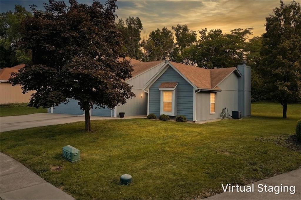 705 NE Swann Cir, Lee's Summit, MO 64086