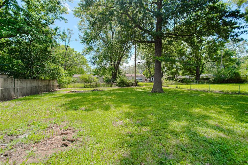 8219 E 85th Ter, Raytown, MO 64138