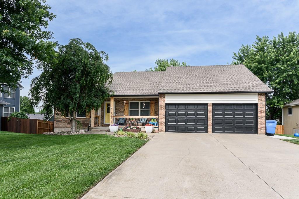 190 Rawlings Dr, Tonganoxie, KS 66086