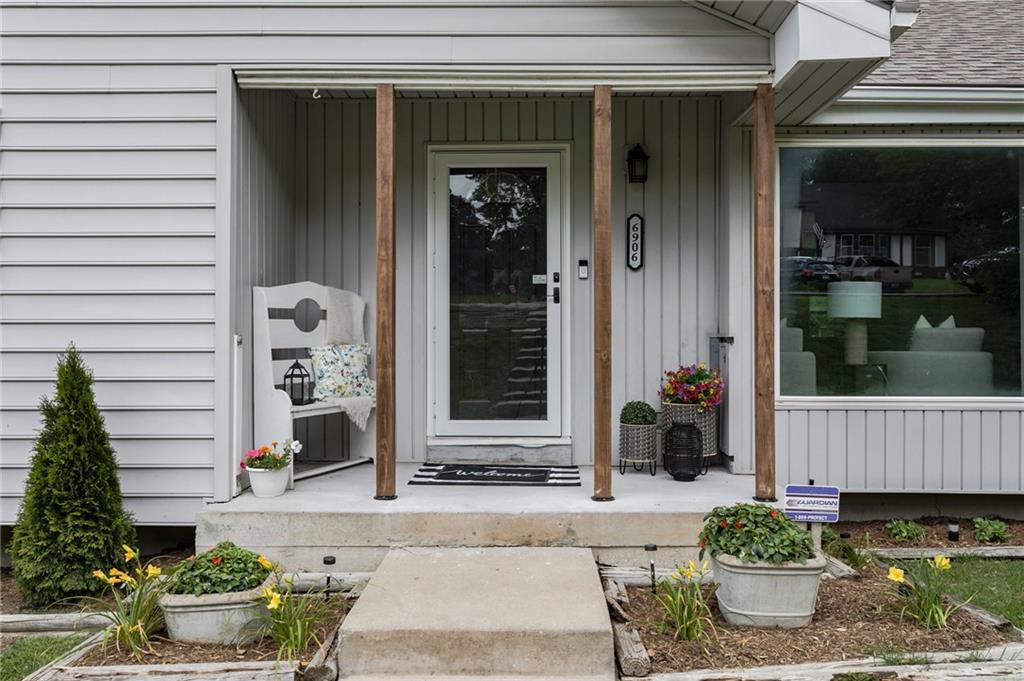 6906 Brownridge Dr, Shawnee, KS 66218