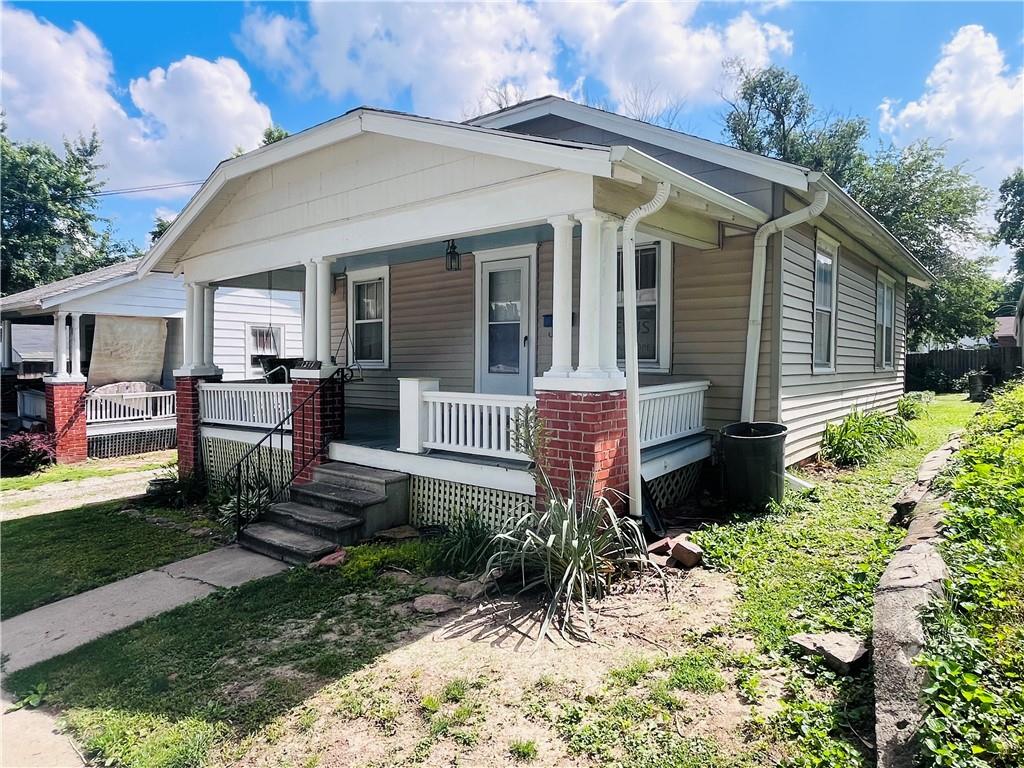 1211 S 25th St, St Joseph, MO 64507