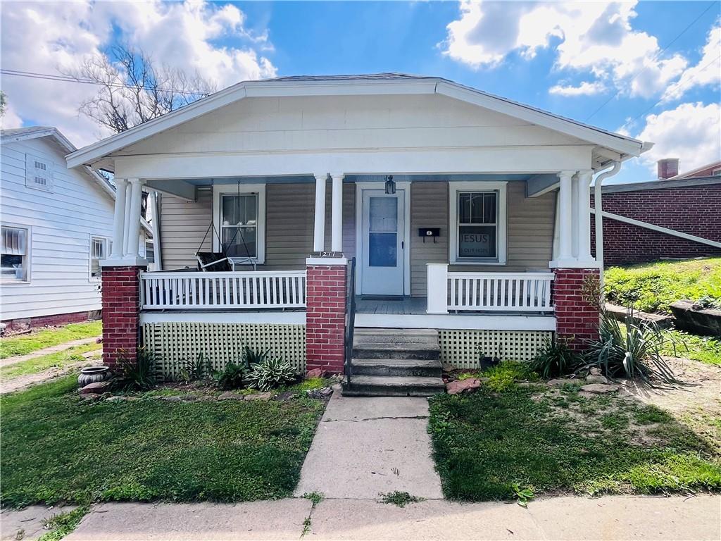1211 S 25th St, St Joseph, MO 64507