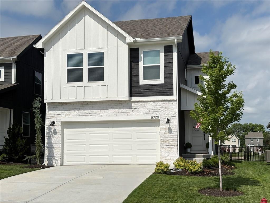 8705 SW Edgewater Dr, Blue Springs, MO 64064
