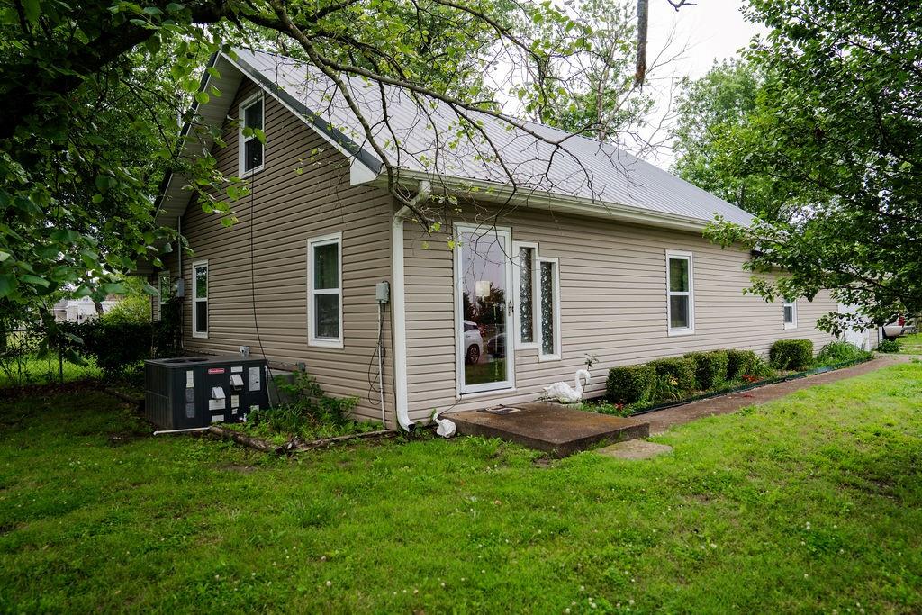 401 S Gartner Ave, Altamont, KS 67330
