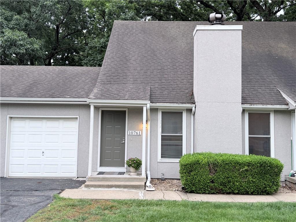 10761 Oakmont St, Overland Park, KS 66210