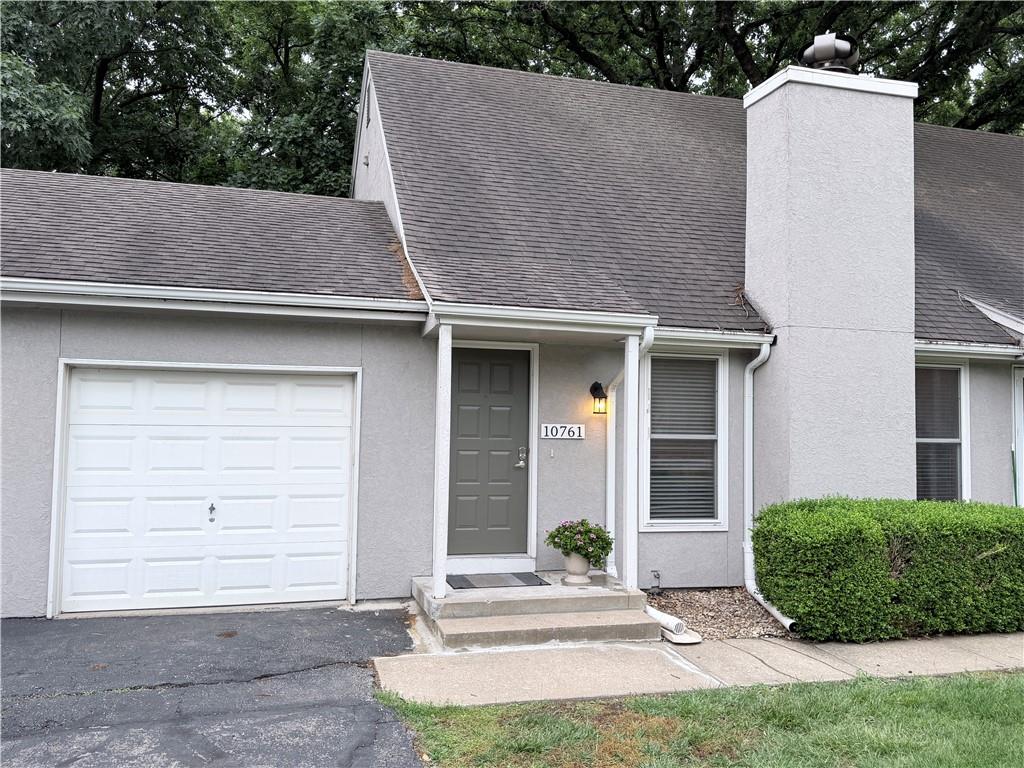 10761 Oakmont St, Overland Park, KS 66210