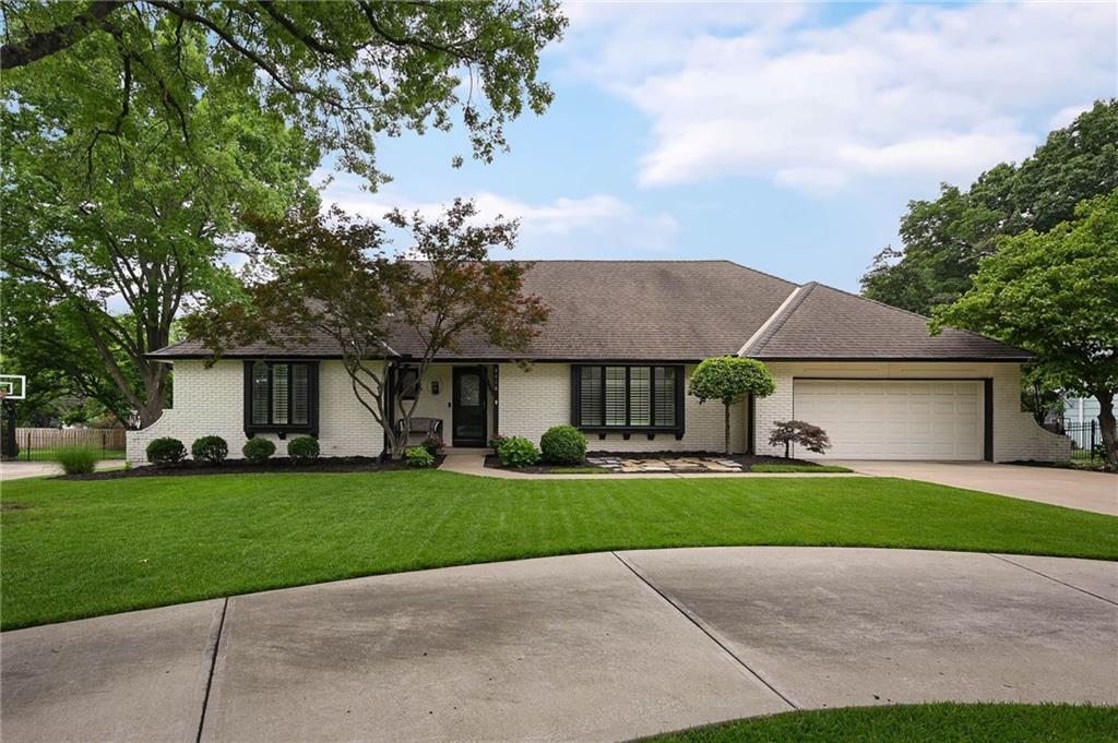 8016 Fontana St, Prairie Village, KS 66208