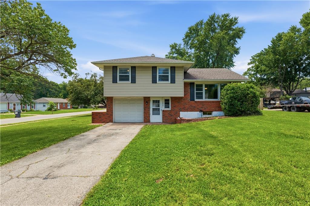 7514 N Virginia Ave, Gladstone, MO 64118