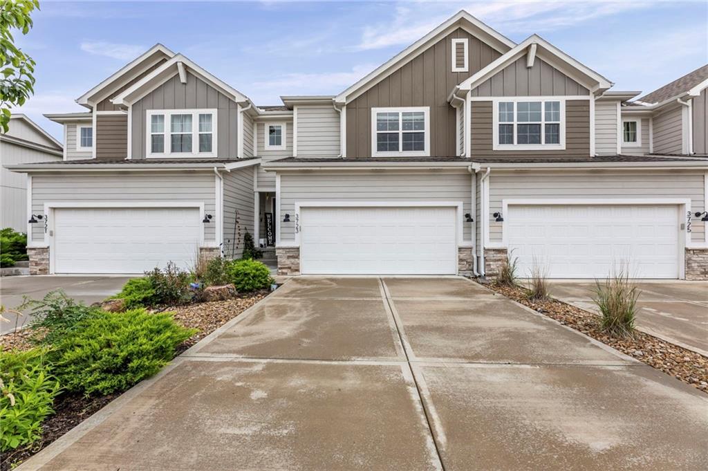 3723 SW Walsh Dr, Lee's Summit, MO 64082