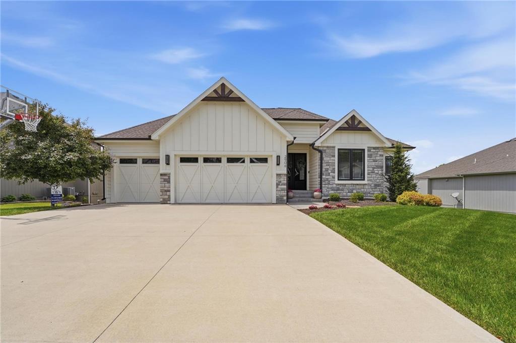 2906 SW Arthur Dr, Lee's Summit, MO 64082
