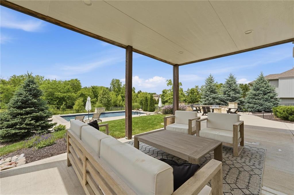 2906 SW Arthur Dr, Lee's Summit, MO 64082