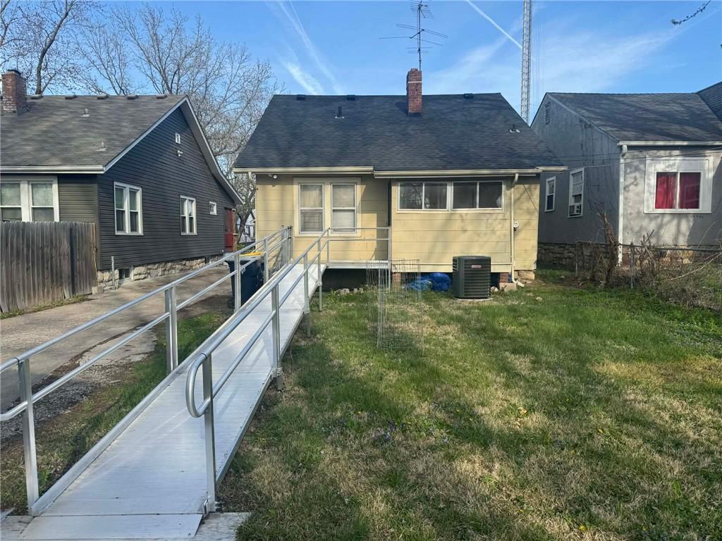 2206 Oakley Ave, Kansas City, MO 64127