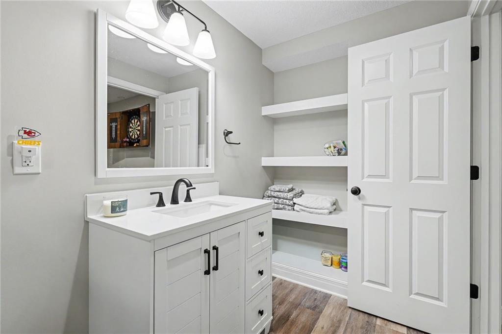 905 W 120 Ter, Kansas City, MO 64145