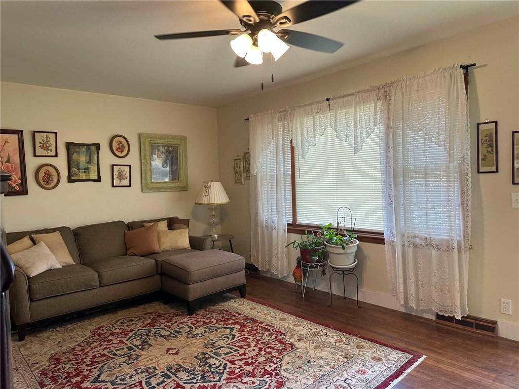 7 Ussery Dr, Lexington, MO 64067