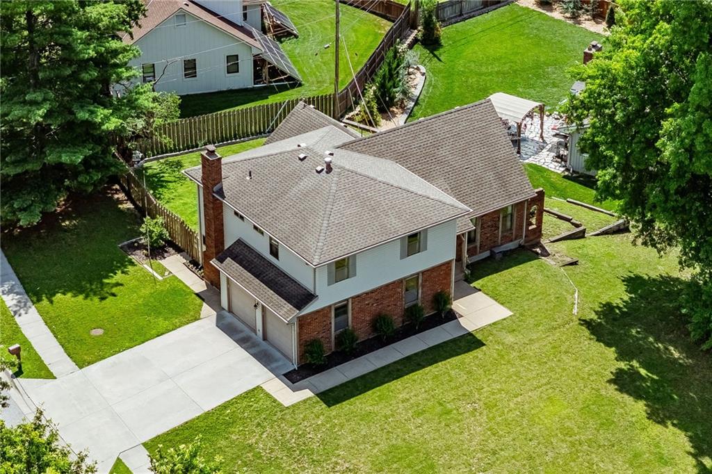 5233 NW Old Pike Rd, Gladstone, MO 64118