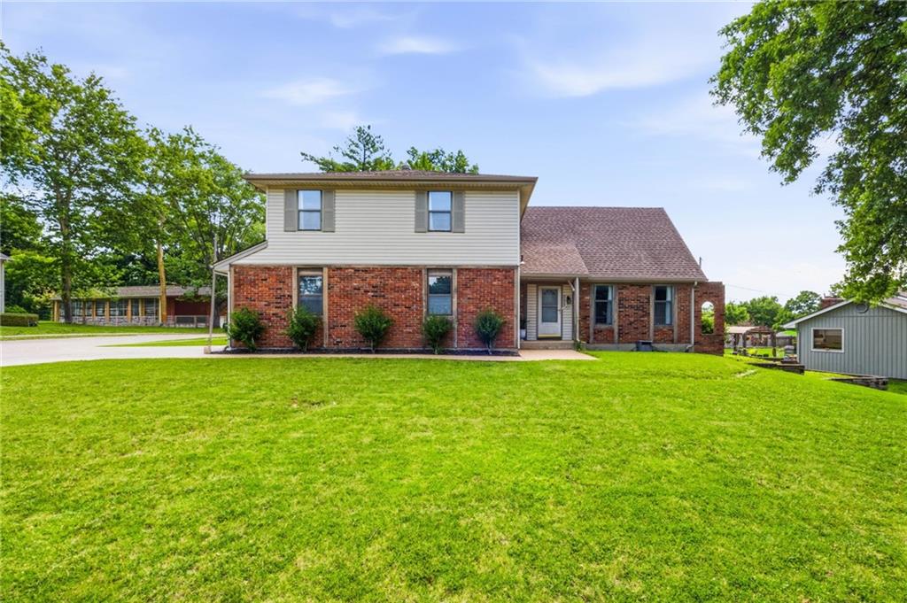 5233 NW Old Pike Rd, Gladstone, MO 64118