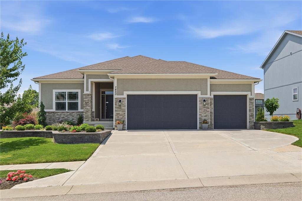 7450 NW Douglas Ct, Parkville, MO 64152