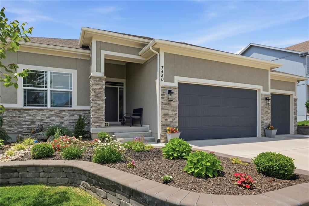 7450 NW Douglas Ct, Parkville, MO 64152