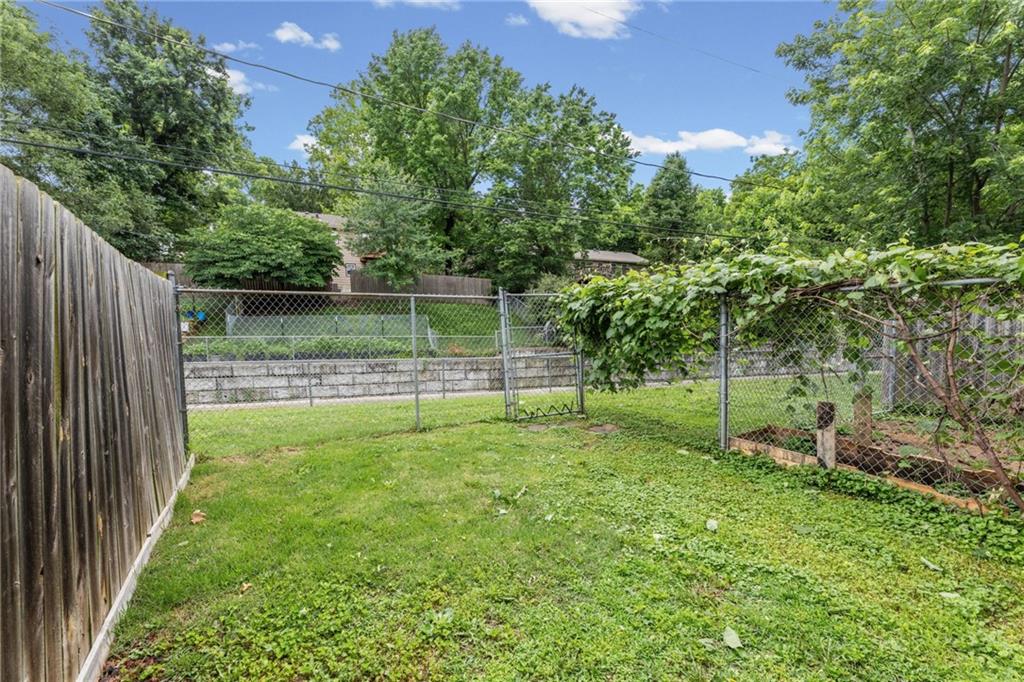 10011 W 52nd St, Merriam, KS 66203