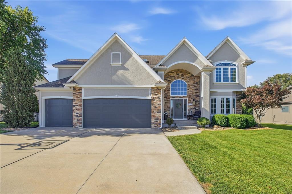 1625 NE Shadow Valley Dr, Lee's Summit, MO 64064