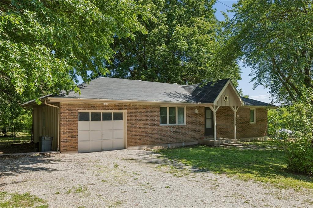 106 Peach Tree Ln, Greenwood, MO 64034